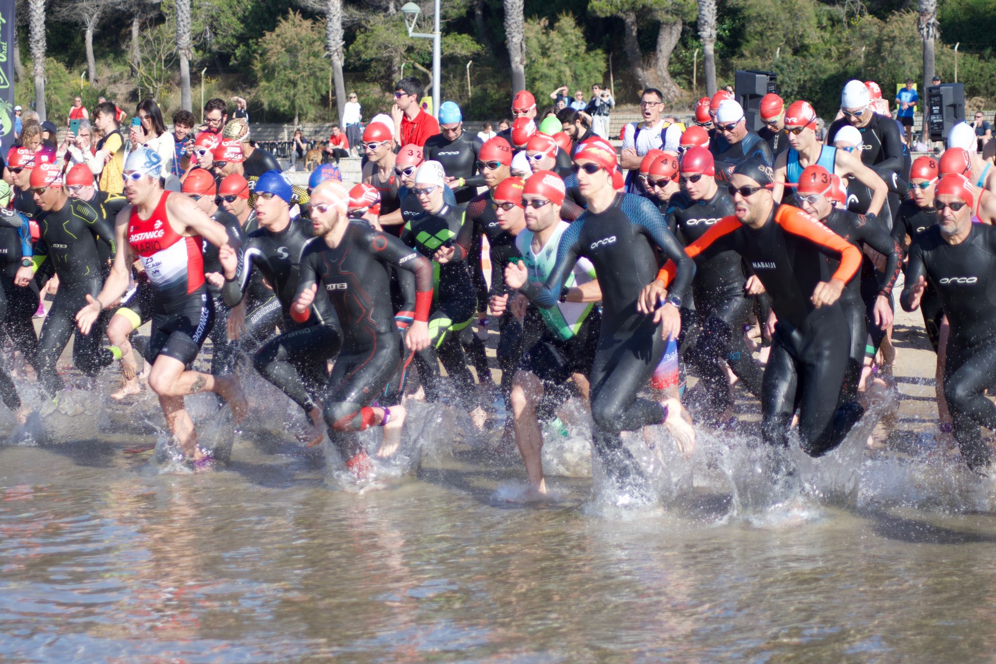 SE CELEBRA EL II TÀRRACO AQUATLÓ AMB GRAN ÈXIT A LA PLATJA DE L’ARRABASSADA